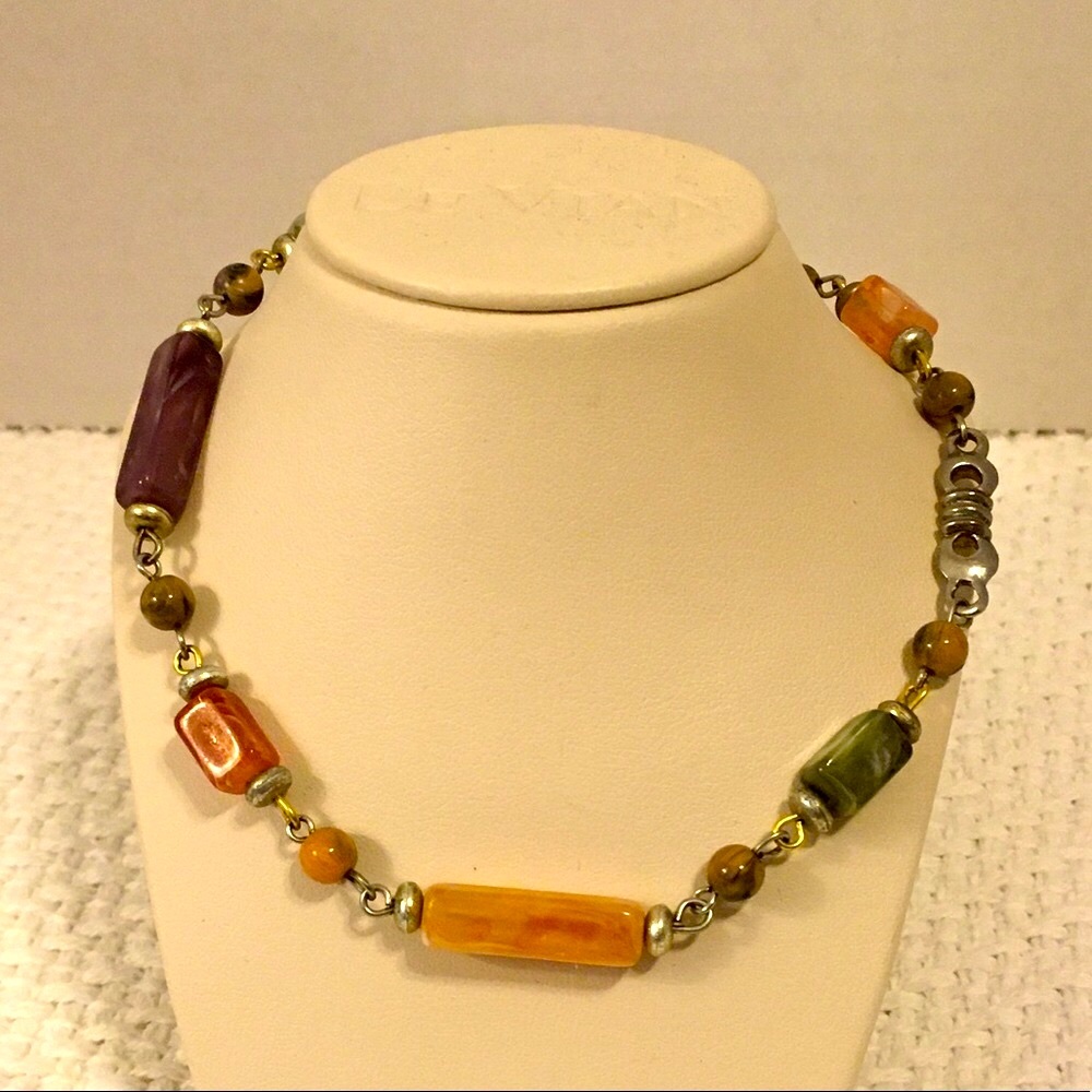 ☝🏻🥳 Gorgeous Western Gem Necklace 28” Long. 💃🏻💃🏻💃🏻